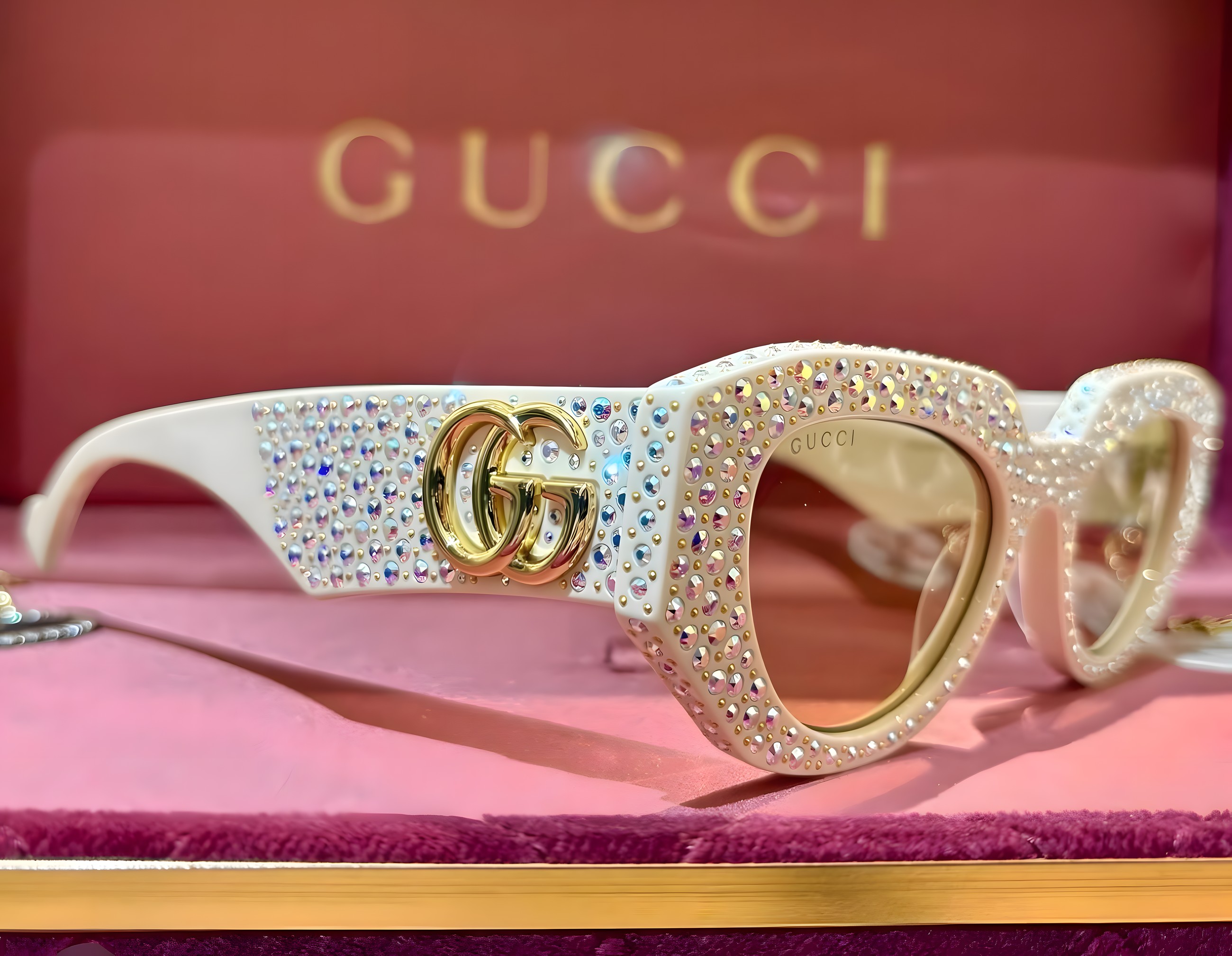 Cream Gucci sunglasses set with crystals, in a Gucci box